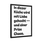 Kuchenzitat lustig „In dieser Küche wird mit Liebe gekocht … und einer Prise Chaos.“